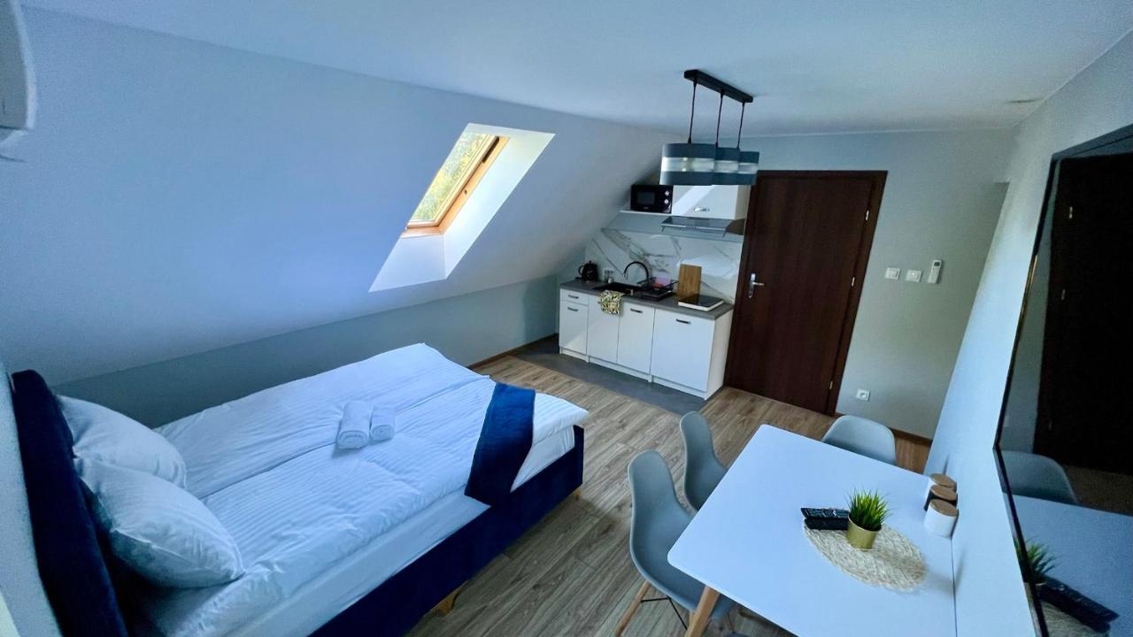 Aparthotel W Dolinie Stawow Zator By Housine Las Eksteriør bilde