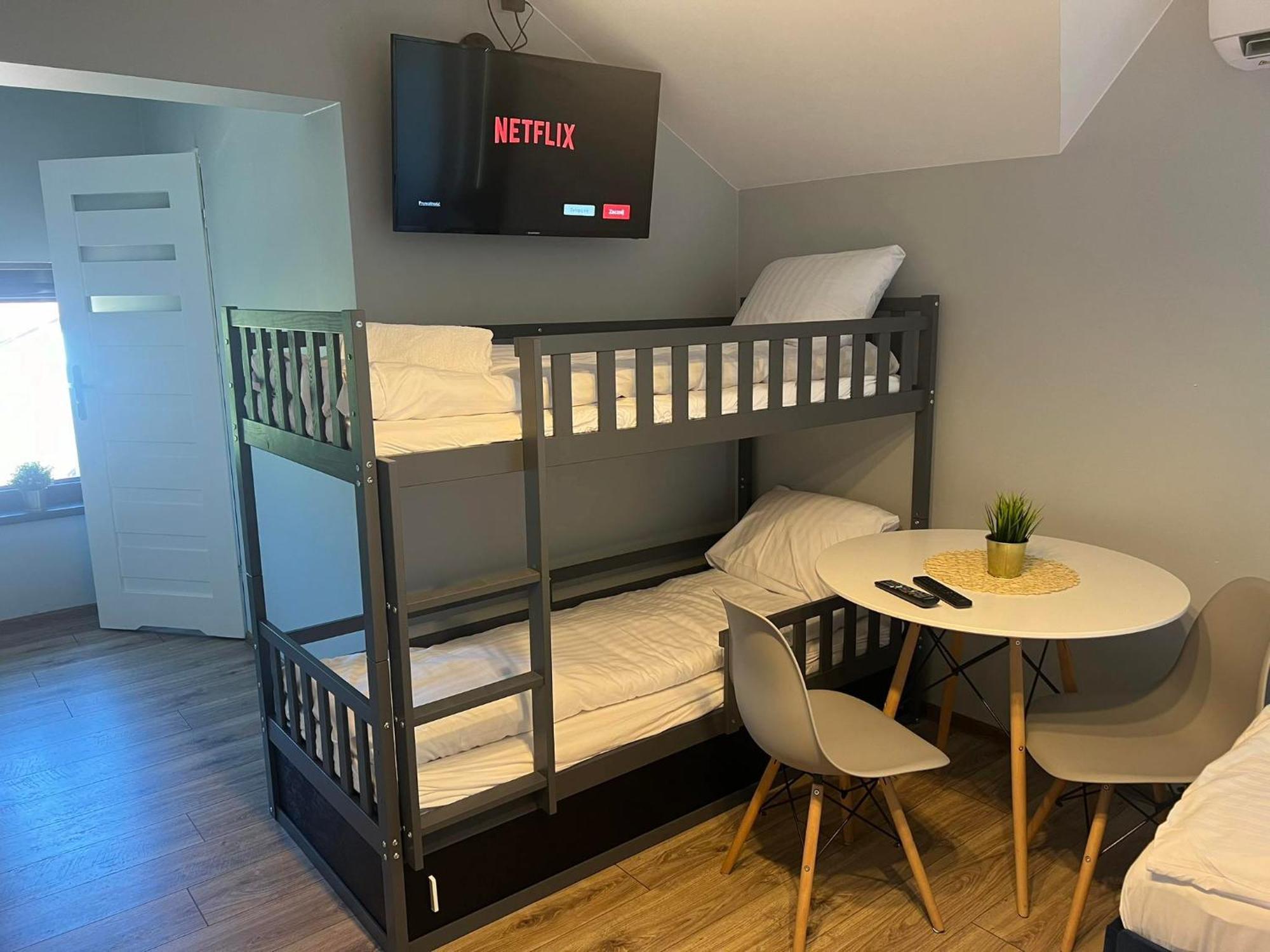 Aparthotel W Dolinie Stawow Zator By Housine Las Rom bilde