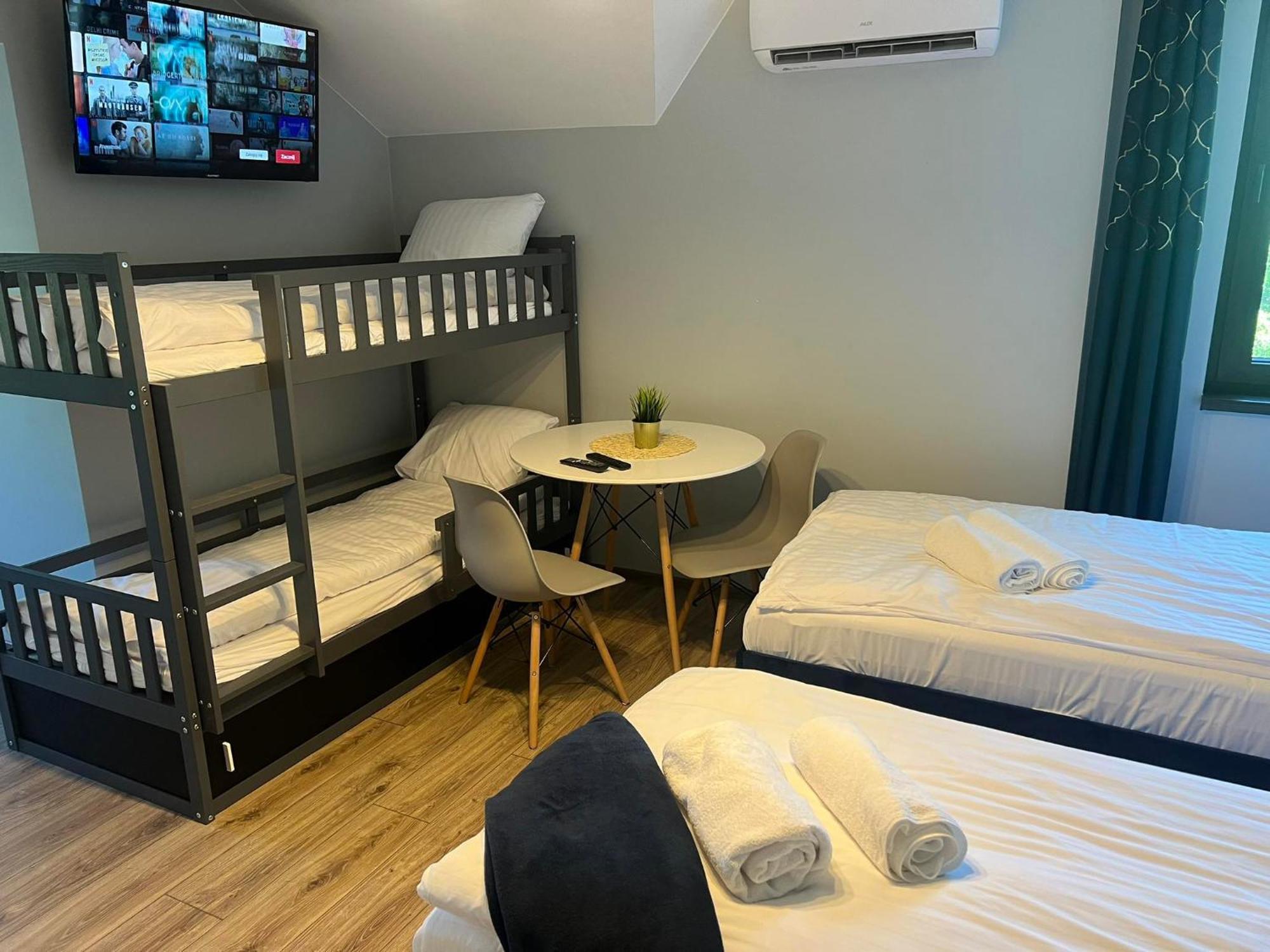 Aparthotel W Dolinie Stawow Zator By Housine Las Rom bilde
